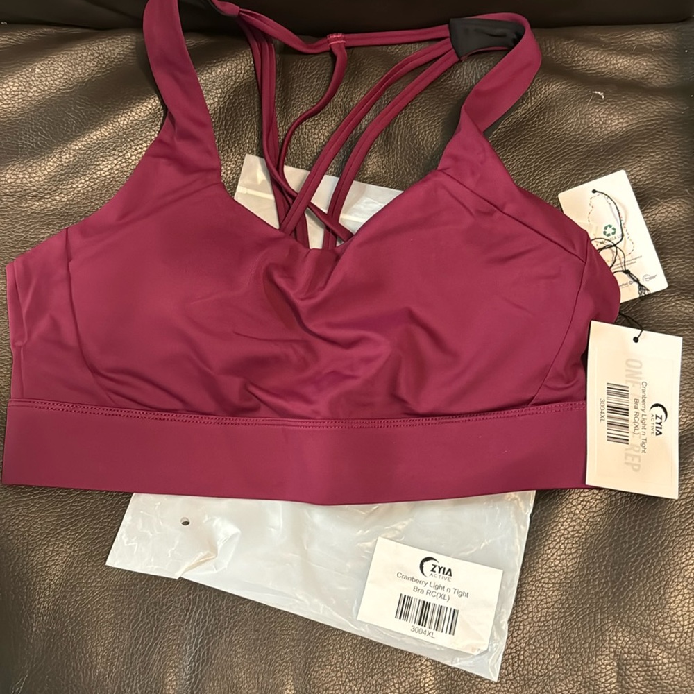 NWT Zyia cranberry light n tight sports bra